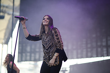 Hailee Steinfeld Performing Live , hailee-steinfeld, celebrities, girls, music HD wallpaper