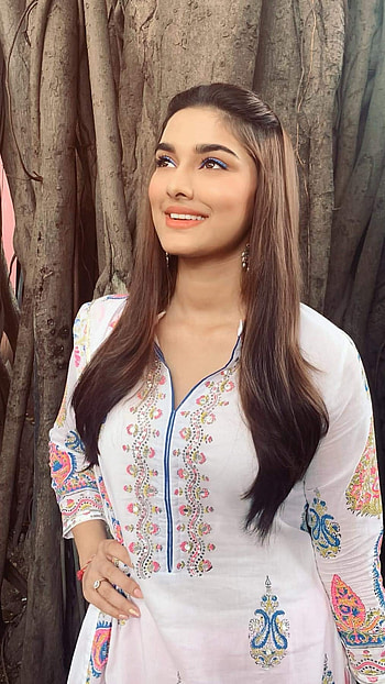 Saiee Manjrekar, Beautiful Heroine HD phone wallpaper