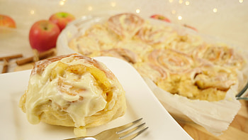 Apple pie cinnamon rolls, Flavorful fusion, Sweet apple filling, Cinnabon-inspired recipe HD wallpaper