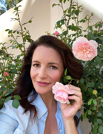 Kristin Davis, Chanting Black Lives Matter, Teaching kids HD phone wallpaper