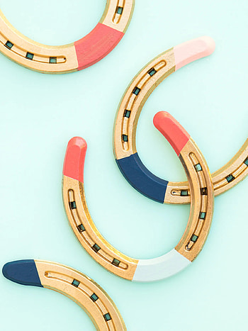 DIY painted horseshoes, Craft projects, Custom home decor, Personal touch HD phone wallpaper