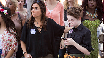 Better Things TV Series - Season 1 Episode 4, Streaming online, Engaging plot, Compelling performances HD wallpaper