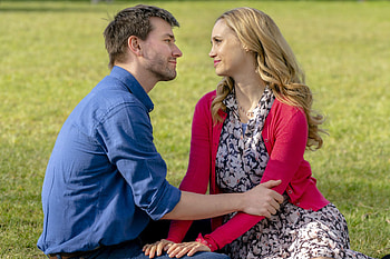 Hallmark's Fiona Gubelmann, Royally Ever After, Sequels, Kissing Scenes HD wallpaper