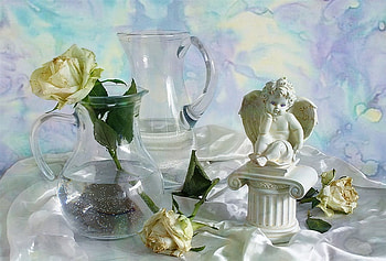 Cherub kiss, stem, angel, statue, decanter, vases, petals, glass, ivory, glasses, cloth, water, pastel, cherub, white, roses, jug, satin, pillar, bubbles HD wallpaper