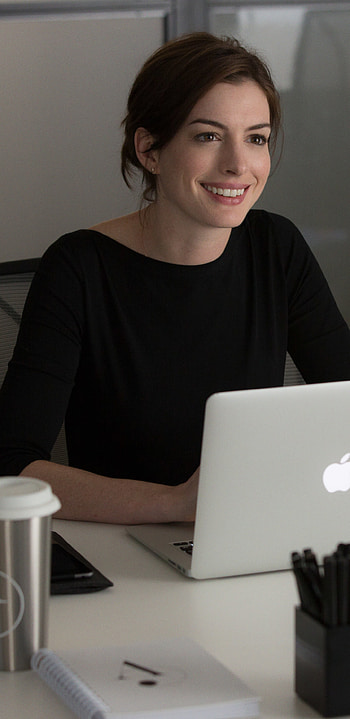 The Intern, Captivating storyline, Memorable characters, Enjoyable comedy HD phone wallpaper