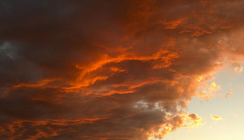 Cerul a luat foc...Malgrat de Mar!, foc, spania, furtuna, cer HD wallpaper