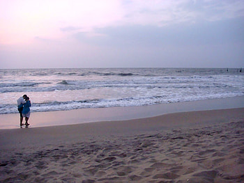 A Romantic Stroll, couple, walking, sunset, beach HD wallpaper