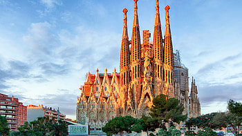 Barcelona's beauty, Architectural masterpiece, Stunning skyline, Inspiring structure HD wallpaper