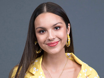 Olivia Rodrigo, Music sensation, Brunette beauty, American actress HD wallpaper