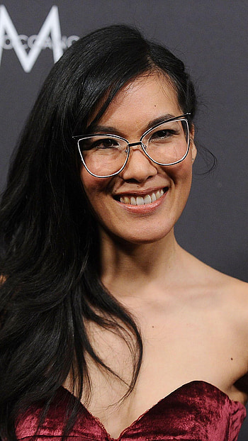 Ali Wong's talent, Charismatic comedian, Laugh-out-loud humor, Stand-up mastery HD phone wallpaper