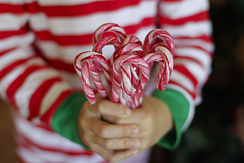 Popular candy cane, Classic flavors, Southern living, Christmas tradition HD wallpaper