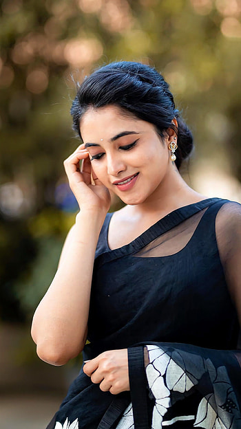 Priyanka mohan, telugu actress, saree beauty HD phone wallpaper