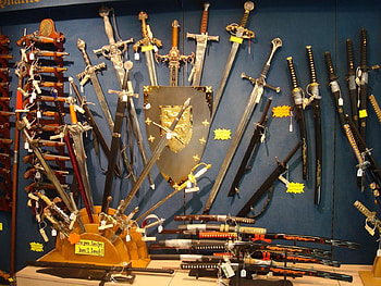 Colecao de espadas, lindas, escudo, armas, espadas, colecao HD wallpaper
