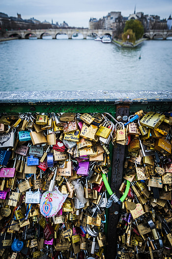 Lover's Bridge, Paris, Pont des Arts, Love locks graphy HD phone wallpaper