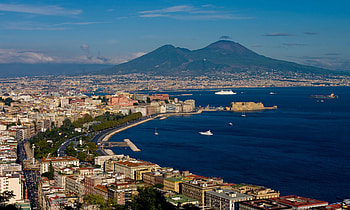 City break in Naples, Dolce Vita travel, Tourist tour, Italian charm HD wallpaper
