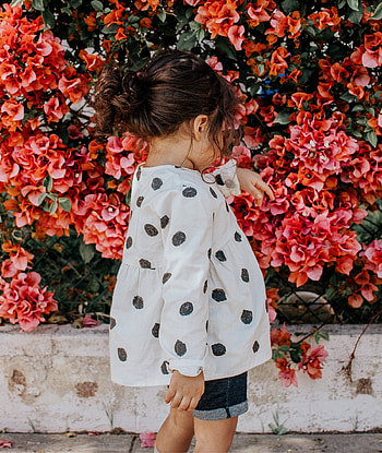Flowers, Bright, Miscellanea, Miscellaneous, Girl, Child HD phone wallpaper