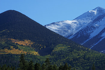Mountain, trees, sky, nature HD wallpaper