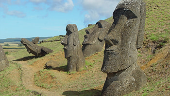 Mystical stone statues, Ancient Polynesian culture, Rapa Nui island, Moai landmarks HD wallpaper