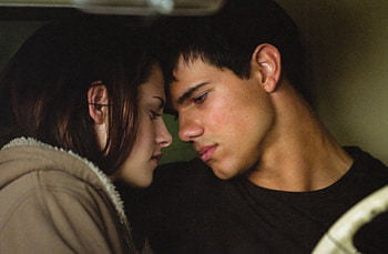 Jacob and Bella, Kiss her, New Moon movie, Twilight saga HD wallpaper