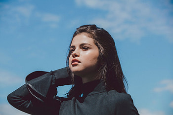 Selena gomez, NY times, brunette, 2017 HD wallpaper