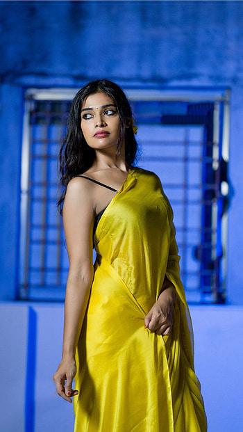 Dharsha gupta, model, saree seductive HD phone wallpaper