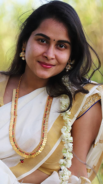 Kanchan bamne, telugu actress, kerala saree HD phone wallpaper