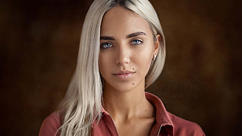Blue Eyes White Hair Girl Model Is Wearing Peach Color Shirt Standing In Blur Background Girls HD wallpaper