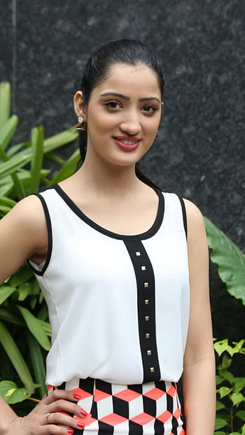 Richa Panai, Tollywood, Actress HD phone wallpaper