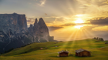 Rays of Light at Sunset, rays, lights, sky, nature, houses, mountains, sunset HD wallpaper