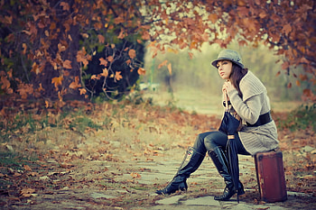 waithing, cold, way, autumn, girl HD wallpaper