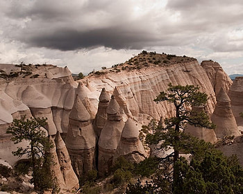 Kasha Katuwe Tent Rocks National Monument, sky, canyon, rock, tree HD wallpaper