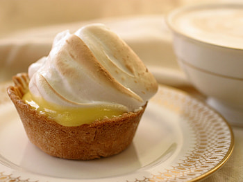 Little lemon meringue pies, Mini bites, Food Network recipes, Sweet individual servings HD wallpaper