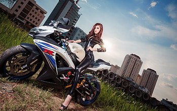 Suzuki GSX, Girls and Motorcycles HD wallpaper