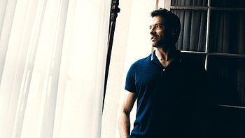 High-quality celebrity , Hugh Jackman in focus, Superb , Stunning backgrounds HD wallpaper