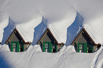 Deep snow, winter, frost, white, frozen, windows, deep, cold, beautiful, houses, nice, cottages, snow, cabins, nature, lovely, village HD wallpaper