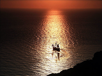 Evening tranquility, shore, red sky, ripples, sailboat, sunset, ocean HD wallpaper