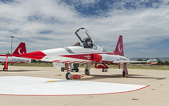 Turkish Air Force, NF-5A dom Fighter, Turkish Stars, Flag of Turkey, aerobatic demonstration team, Canadair CF-5, Turkey HD wallpaper