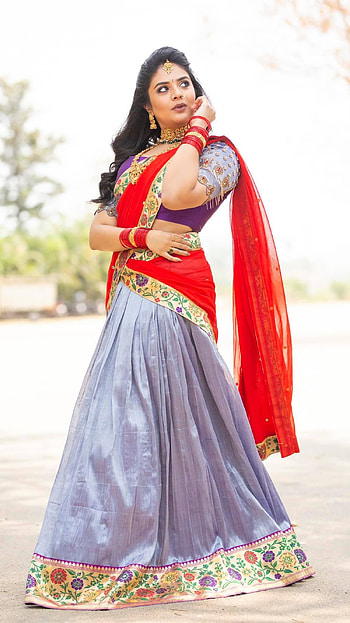 Sreemukhi, saree lover, anchor HD phone wallpaper
