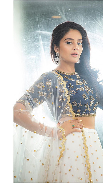 Sreemukhi, anchor, model HD phone wallpaper