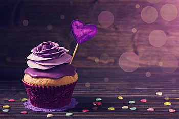 Roses Cupcake, cupcake, food, sweets, heart HD wallpaper