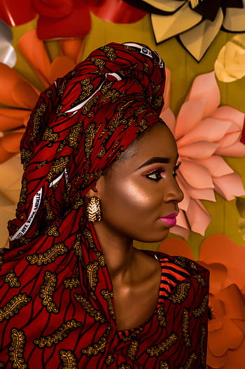 Portrait of an African woman in vibrant traditional wear in Ibadan, Nigeria. HD phone wallpaper
