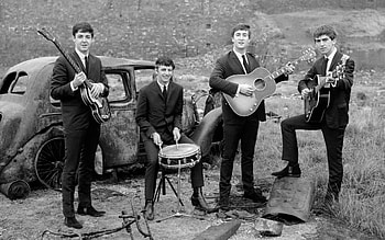 Paul McCartney, Celebs, Rusty car, Beatles tribute HD wallpaper