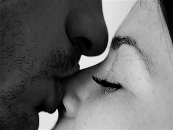 How You Melt My Beating Heart, kiss, heart, love, black and white HD wallpaper