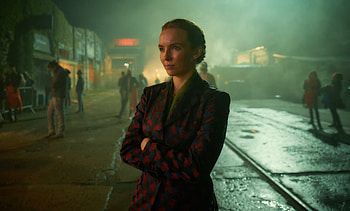 Killing Eve delight, Addictive series, Gripping , Must-have s HD wallpaper