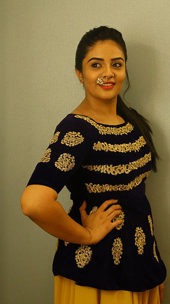 Sreemukhi, telugu actress, model HD phone wallpaper
