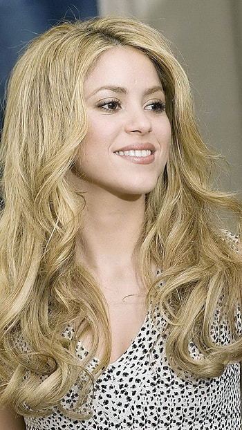 Shakira, Iconic , Captivating beauty, Sensational performer HD phone wallpaper