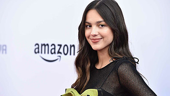 Olivia Rodrigo, Upset fans, Concert ticket issues, Disappointed purchase HD wallpaper