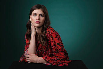 Actress, Alexandra Daddario, Celebrity, American, Blue Eyes, Brunette, Lipstick HD wallpaper