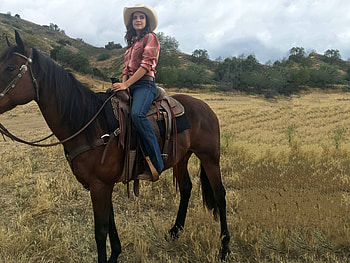 Bailee Madison - Cowgirl, Madison, Bailee Madison, horse, model, smile, hot, , beautiful, actress, Bailee, Cowgirl, jeans, shirt, 2019, hat HD wallpaper