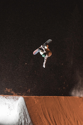 Sports, Helmet, Slope, Bounce, Jump, Snowboard, Snowboarder HD phone wallpaper